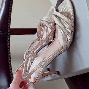 NEW showstopping gold heels 6